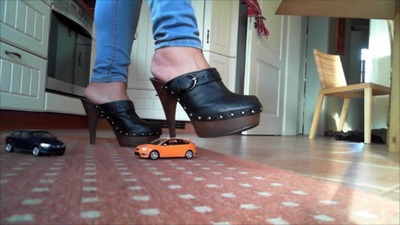 Clogs Crushen Deine Autos