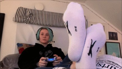 Swedish Gamer Lady Emma’s Massive Feet